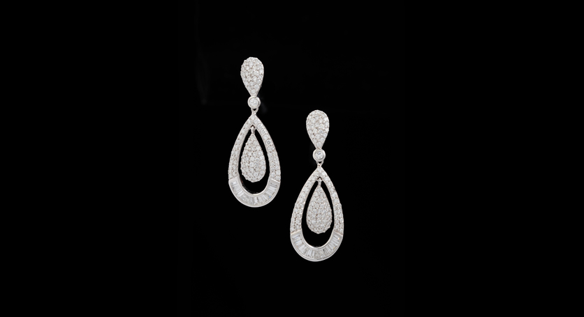 18K White Gold with Diamond Earring