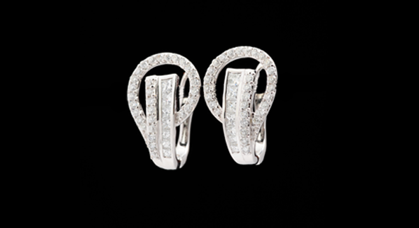 18K White Gold with Diamond Earring
