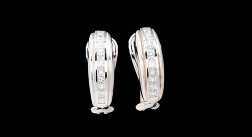 18K White Gold with Diamond Earring