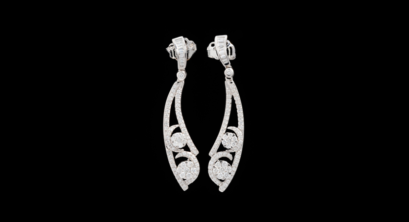 18K White Gold with Diamond Earring