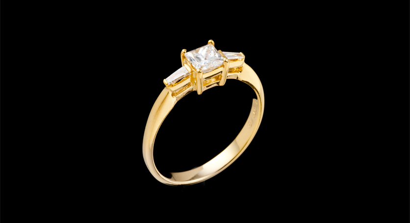 18K Yellow Gold with Diamond Ring