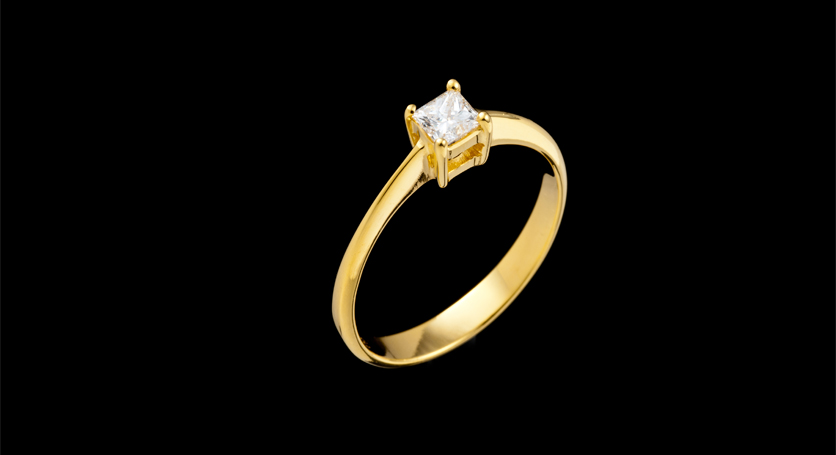 18K Yellow Gold with Diamond Ring