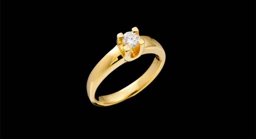 18K Yellow Gold with Diamond Ring