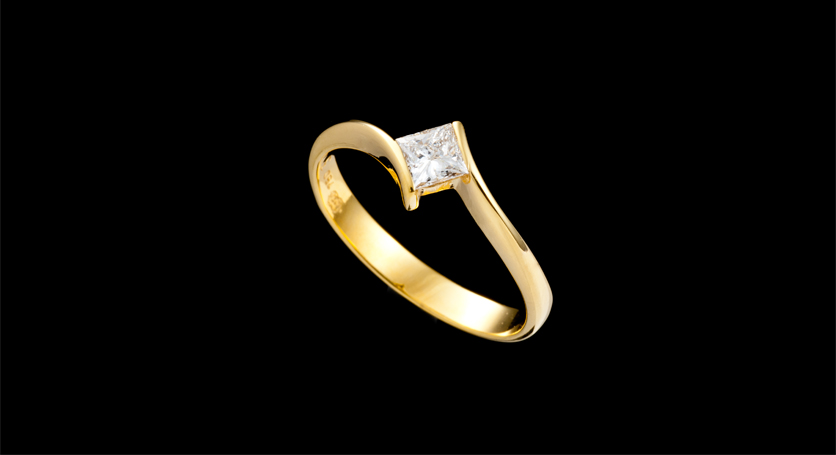 18K Yellow Gold with Diamond Ring