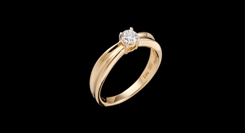 18K Yellow Gold with Diamond Ring