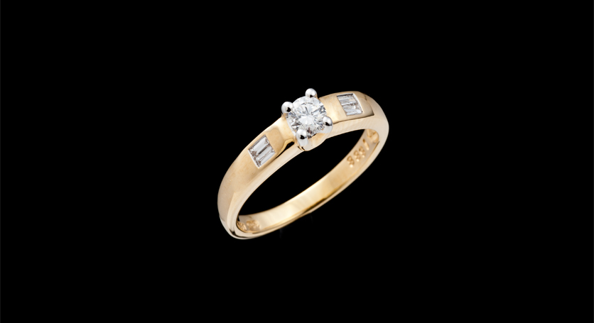 18K Yellow Gold with Diamond Ring