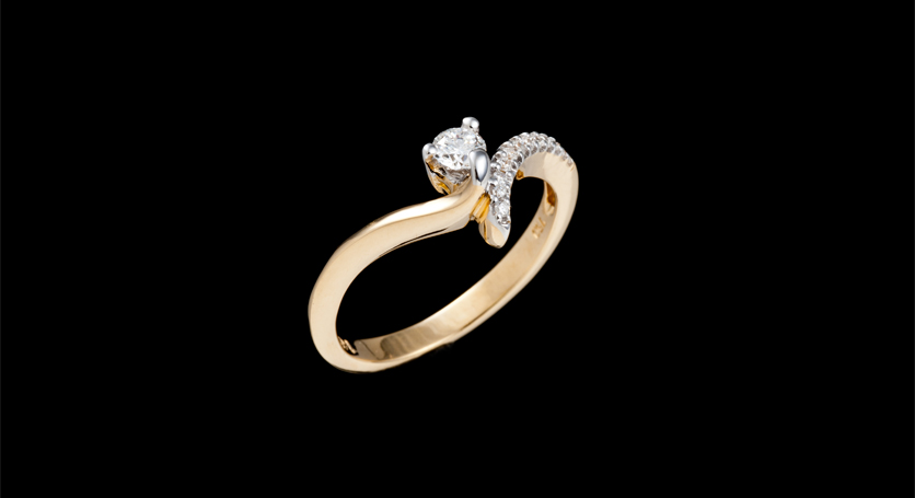 18K Yellow Gold with Diamond Ring