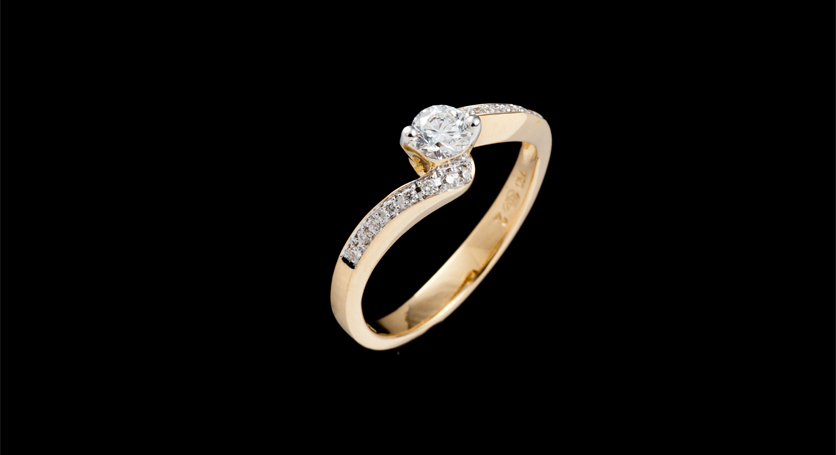 18K Yellow Gold with Diamond Ring