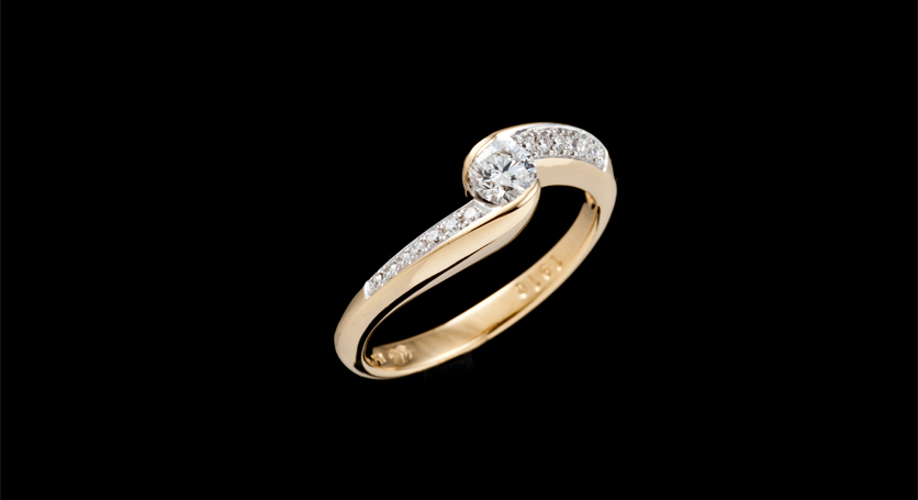 18K Yellow Gold with Diamond Ring