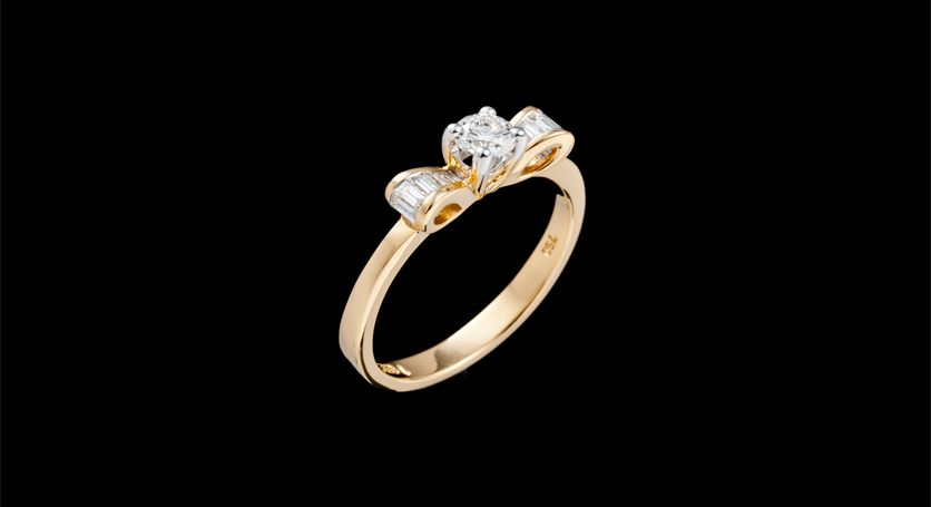 18K Yellow Gold with Diamond Ring