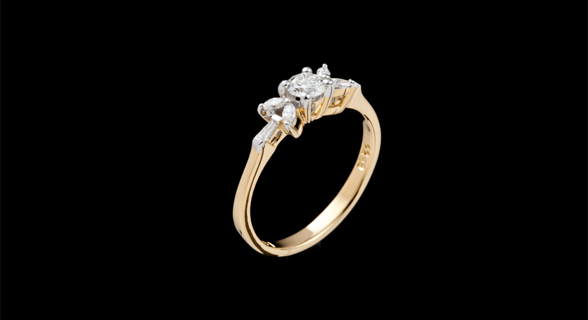 18K Yellow Gold with Diamond Ring