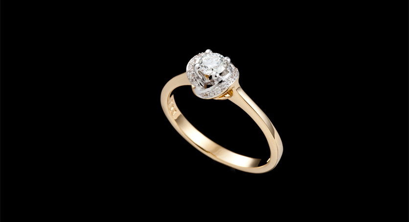 18K Yellow Gold with Diamond Ring