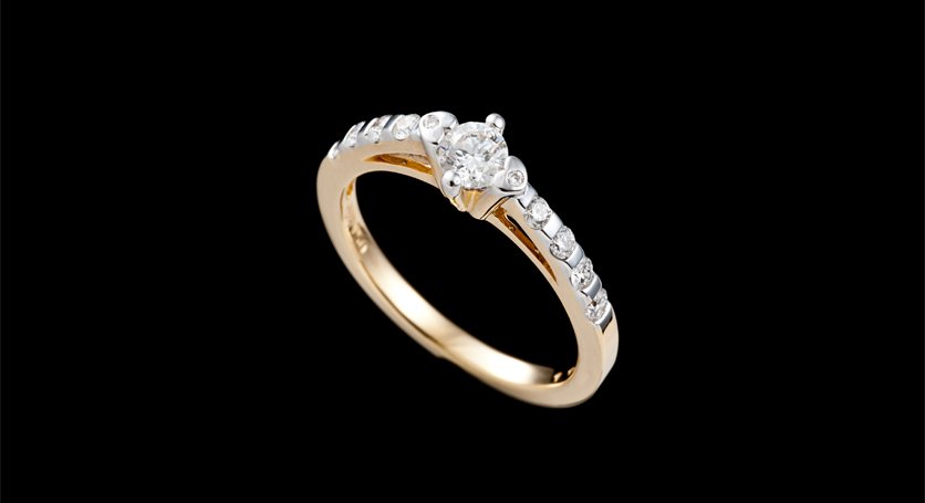 18K Yellow Gold with Diamond Ring