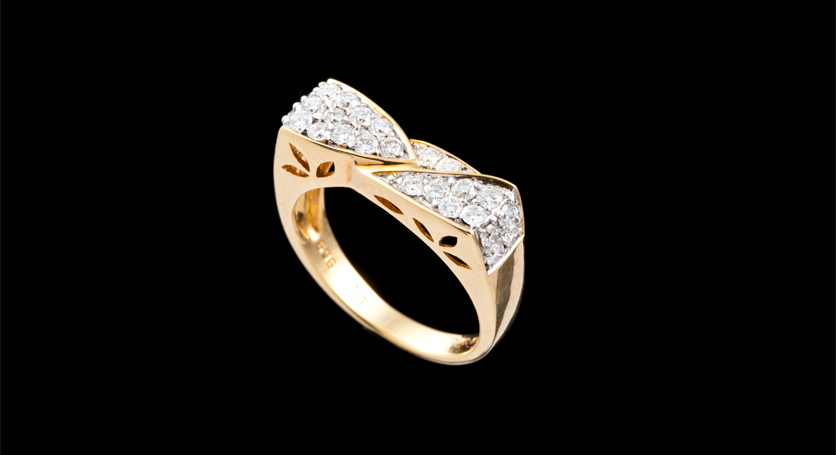 18K Yellow Gold with Diamond Ring