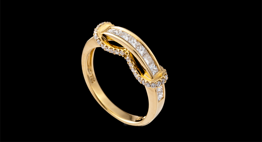 18K Yellow Gold with Diamond Ring