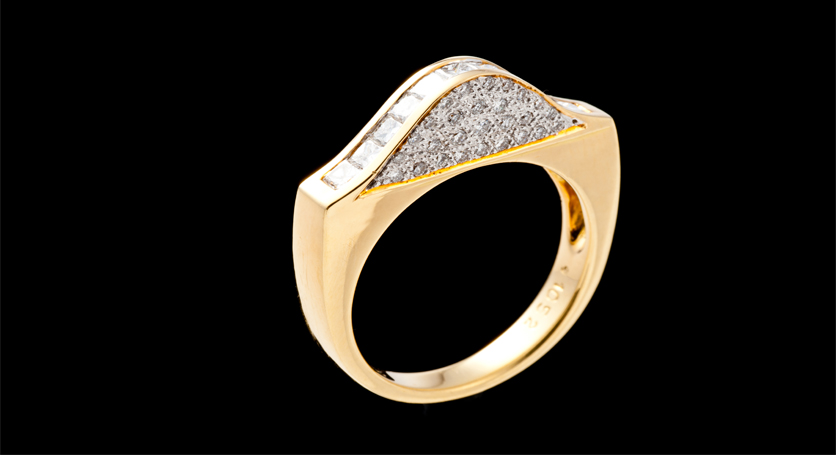 18K Yellow Gold with Diamond Ring