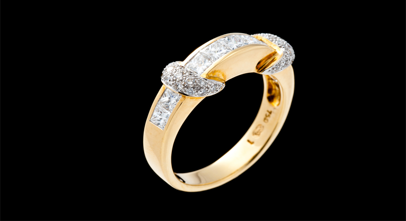 18K Yellow Gold with Diamond Ring