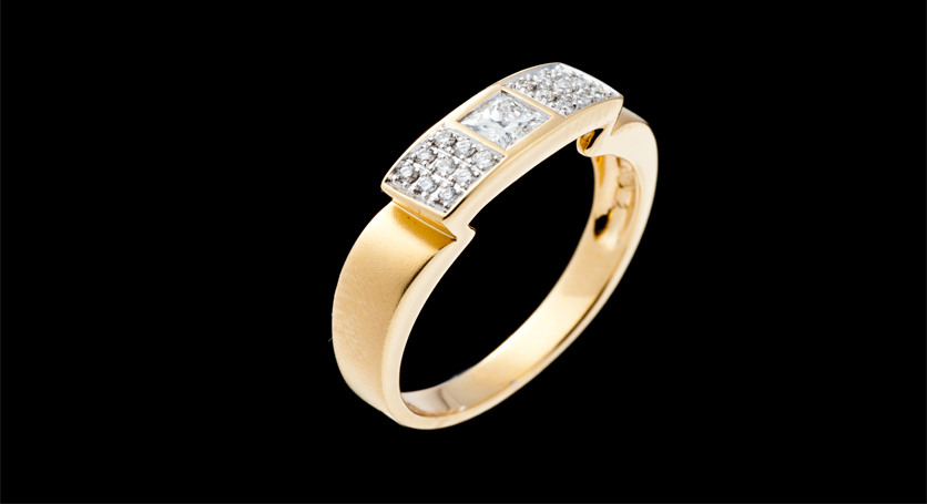 18K Yellow Gold with Diamond Ring