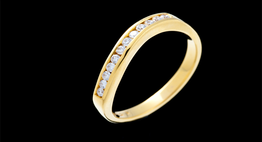 18K Yellow Gold with Diamond Ring