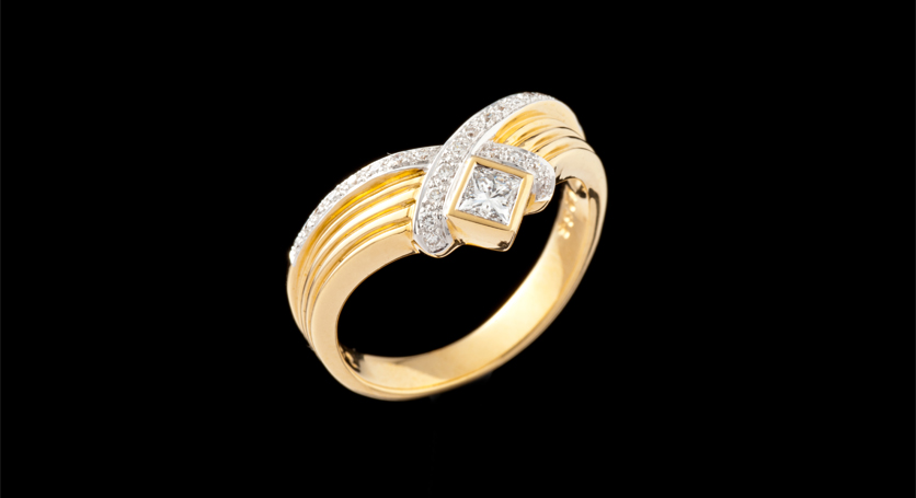 18K Yellow Gold with Diamond Ring