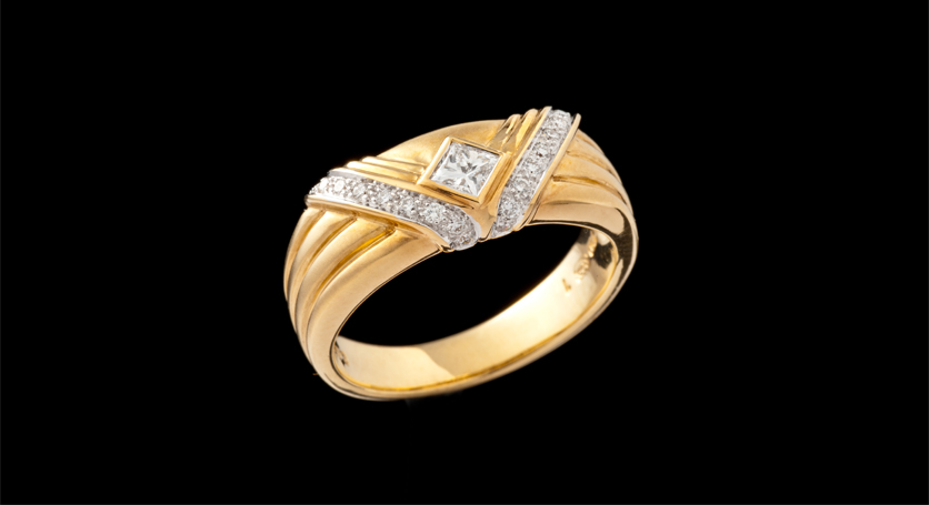 18K Yellow Gold with Diamond Ring
