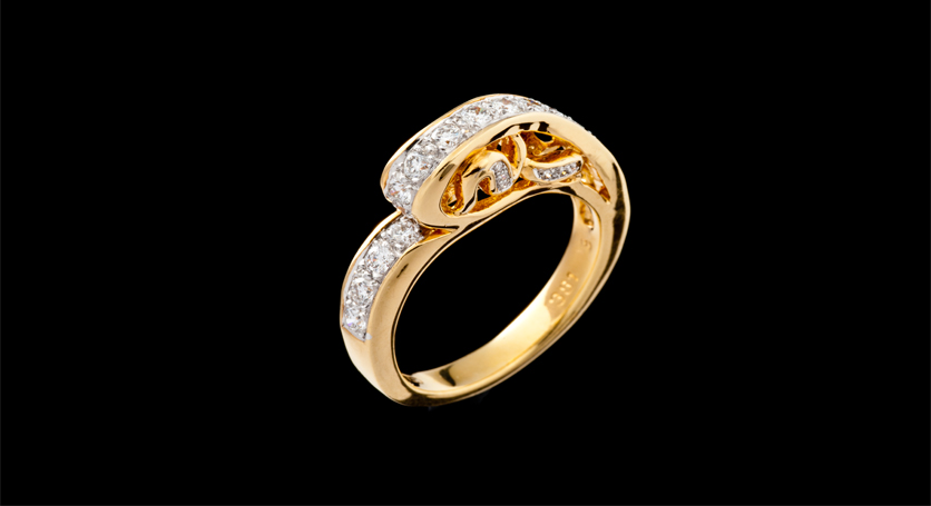 18K Yellow Gold with Diamond Ring