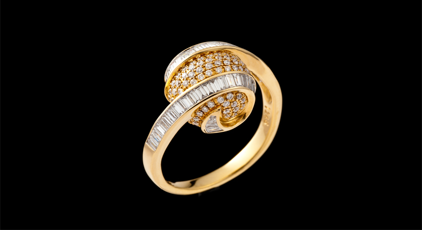 18K Yellow Gold with Diamond Ring