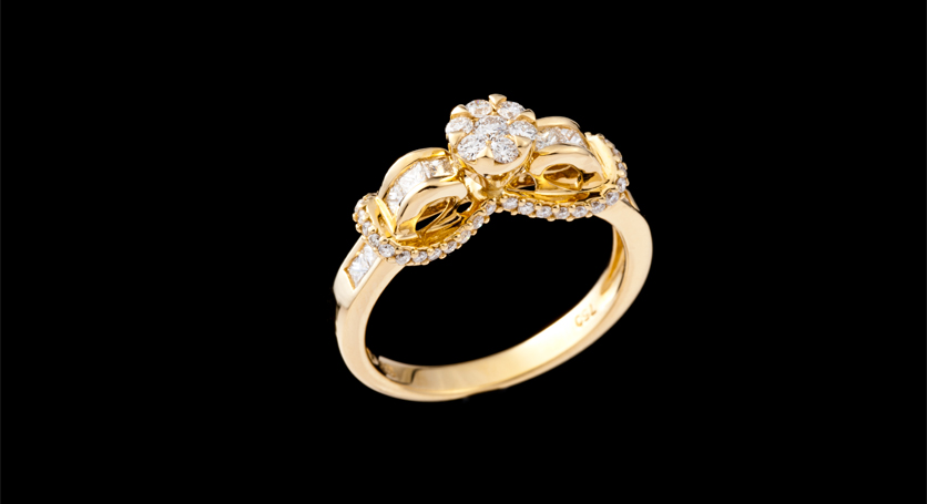 18K Yellow Gold with Diamond Ring