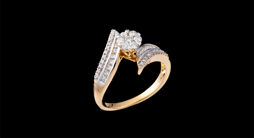 18K Yellow Gold with Diamond Ring