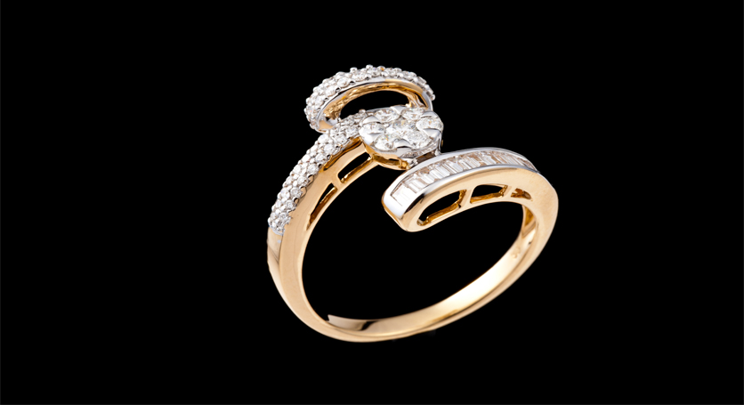 18K Yellow Gold with Diamond Ring
