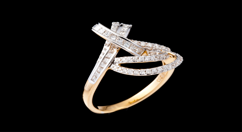 18K Yellow Gold with Diamond Ring