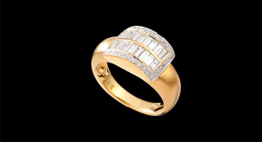 18K Yellow Gold with Diamond Ring