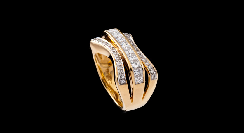 18K Yellow Gold with Diamond Ring