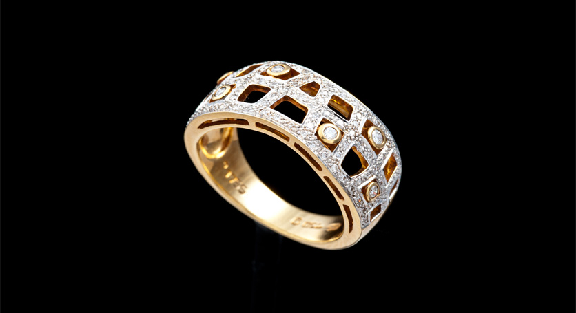 18K Yellow Gold with Diamond Ring