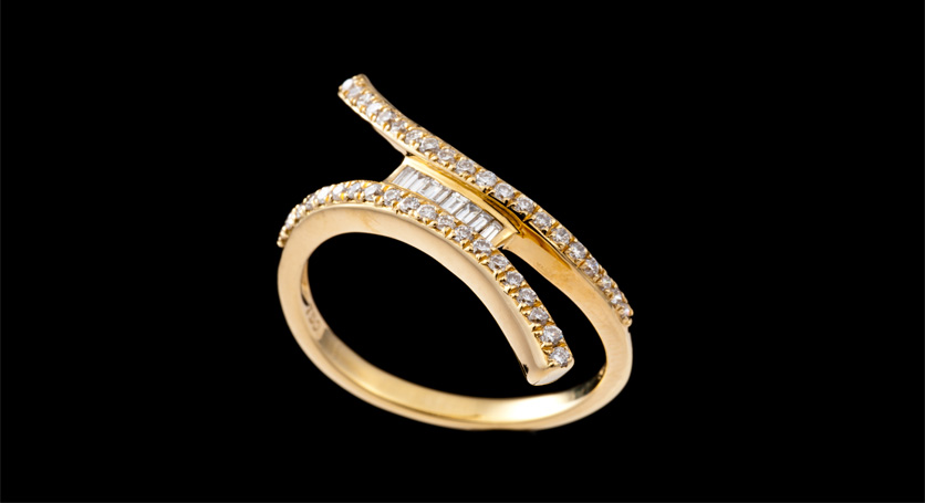 18K Yellow Gold with Diamond Ring