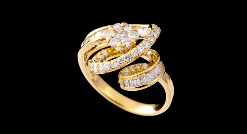 18K Yellow Gold with Diamond Ring